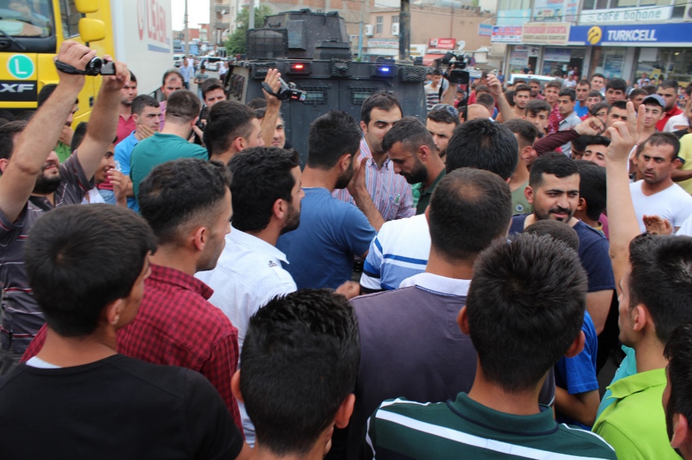 Silopi’de şoförler yol kapattı Silopi’de şoförler yol kapattı